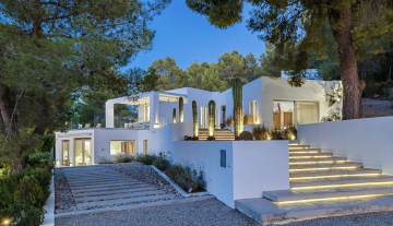 Resa Estates Ivy Cala Tarida Ibiza  luxe woning villa for rent te huur house avond.png